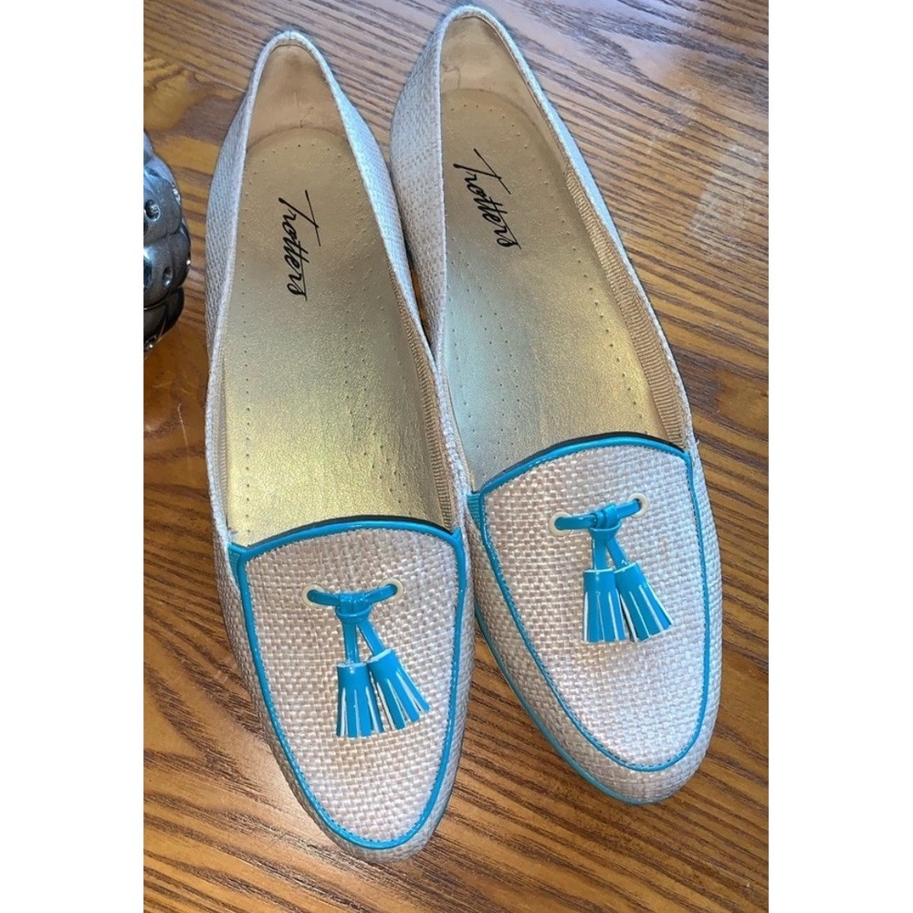 Trotters T1267-243 Leana‎ Tassel Loafers woman's  Size 9M Beige